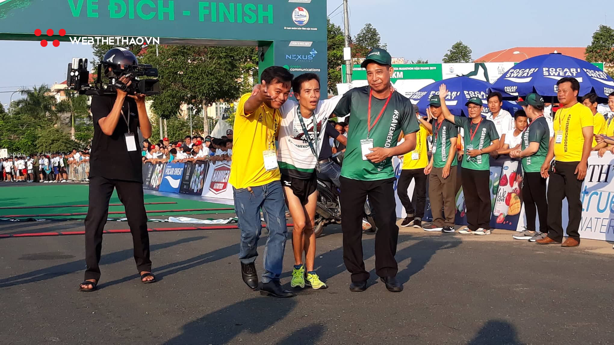 Cú rút đích ‘ngã quỵ’ của nhà vô địch 42km Mekong Delta Marathon 2019